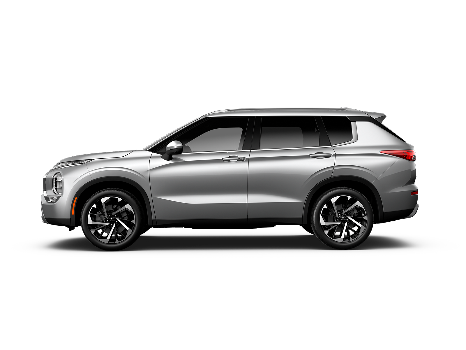 A white 2023 Mitsubishi Outlander SUV