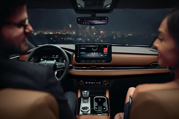 A smiling couple in the Outlander