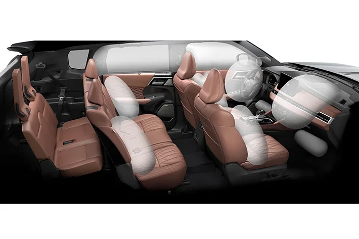 The Outlander interior showing airbag placement
