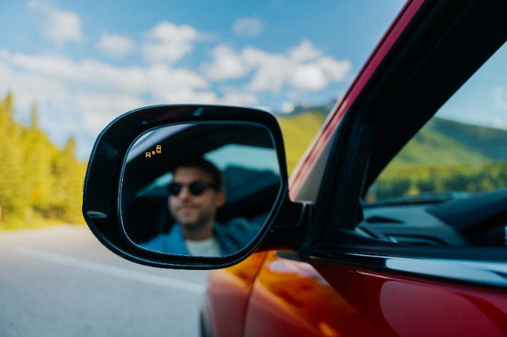 The blind spot warning light on the RVR