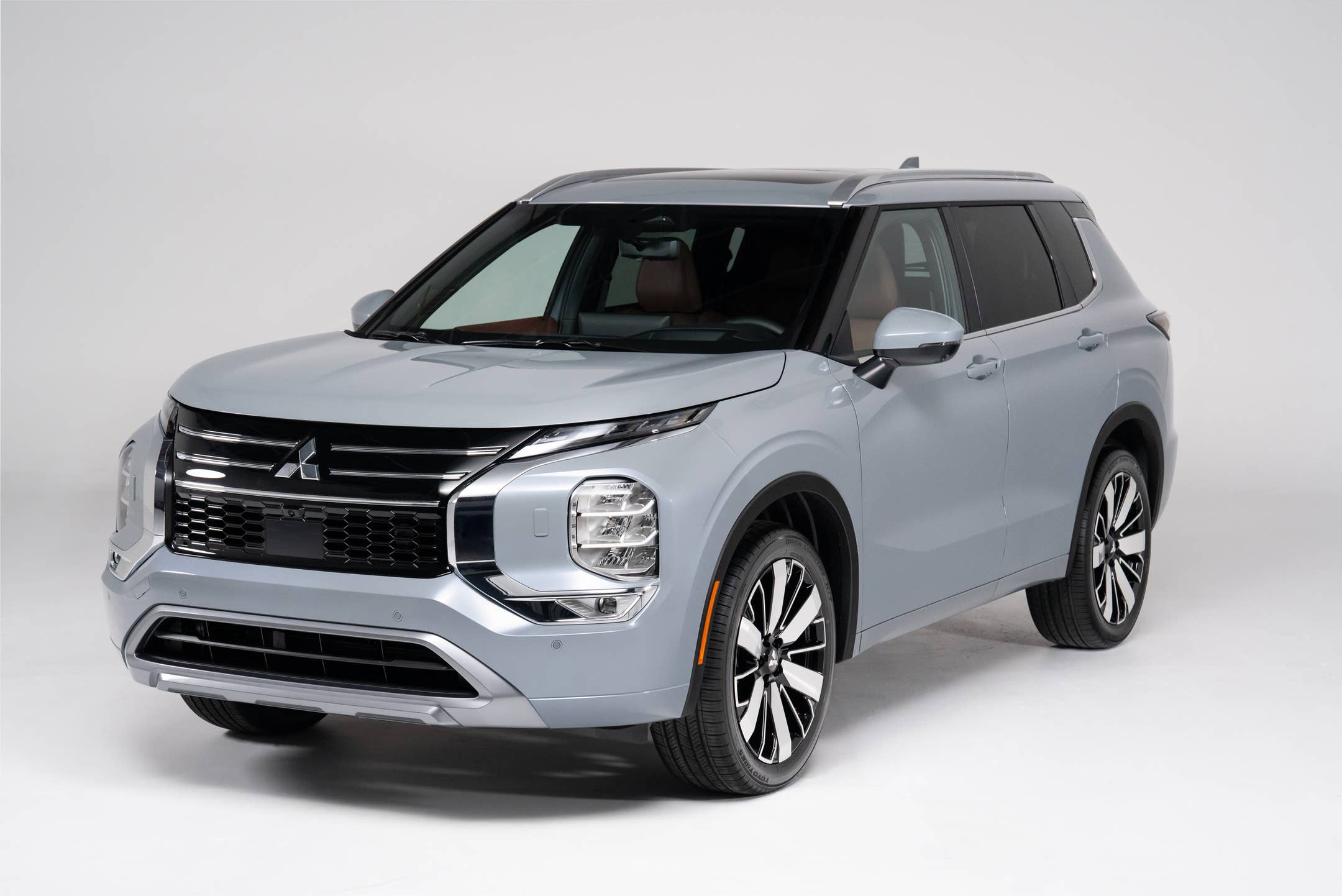 2025 Mitsubishi Outlander Side View