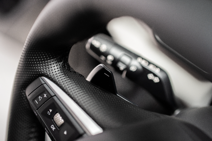 Les palettes de niveau de freinage régénératif de l’Outlander PHEV