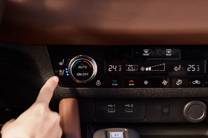 Le bouton de ventilation des sièges dans l’Outlander PHEV