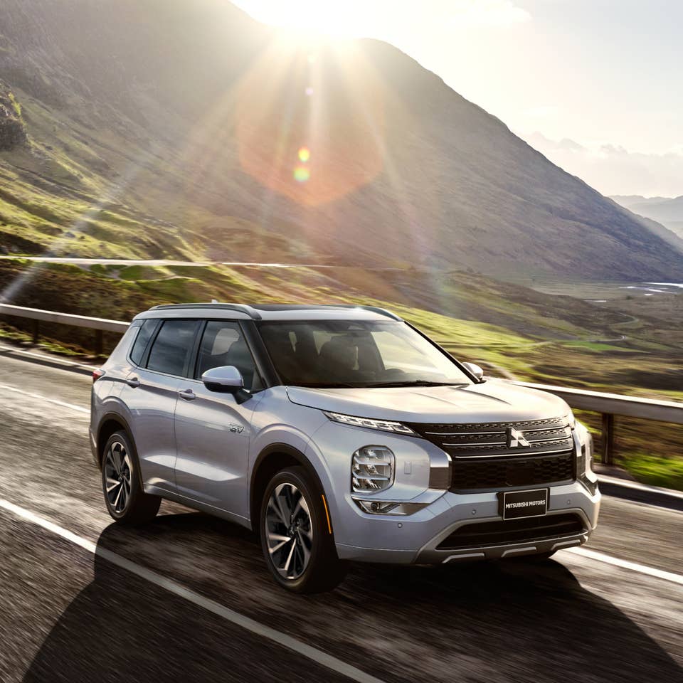 2025 Outlander PHEV: Plug-In Hybrid SUV Mitsubishi Motors Canada